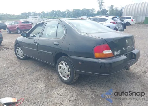 1998 Nissan Altima Gle/Gxe/Se/Xe z USA, uszkodzony, nr VIN 1N4DL01D8WC160134